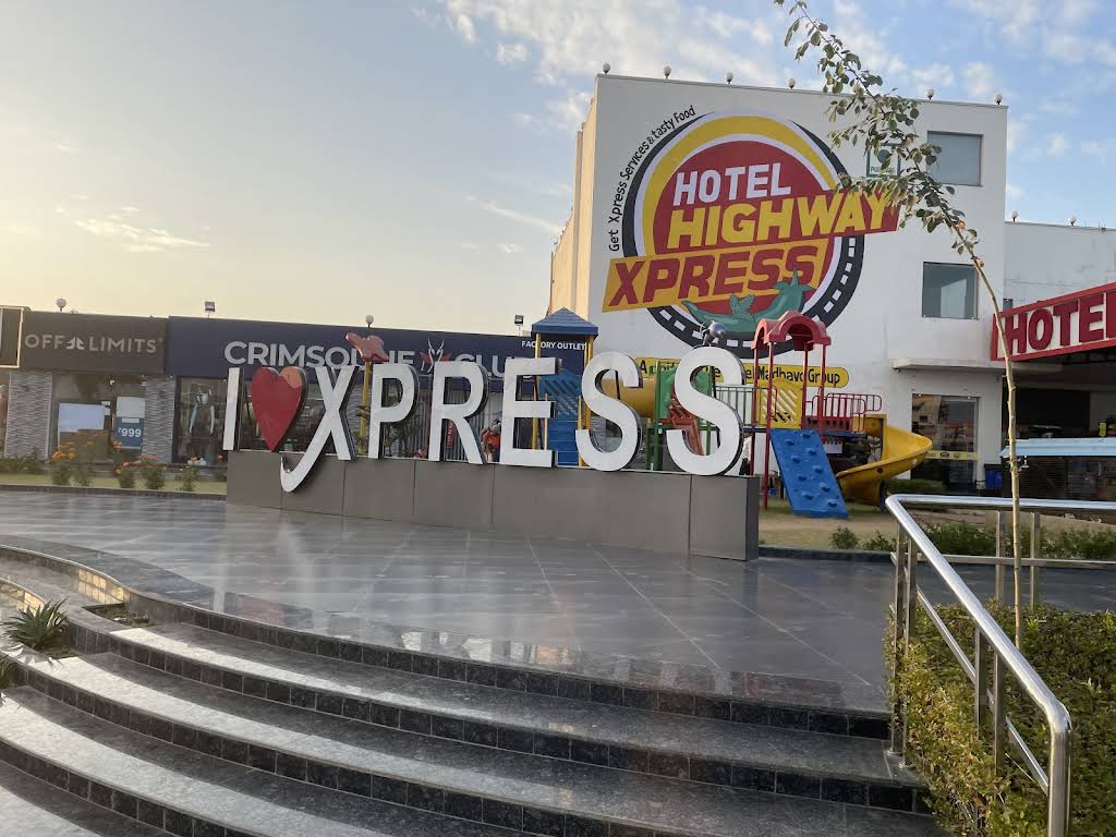 Hotel Highway Xpress entrance