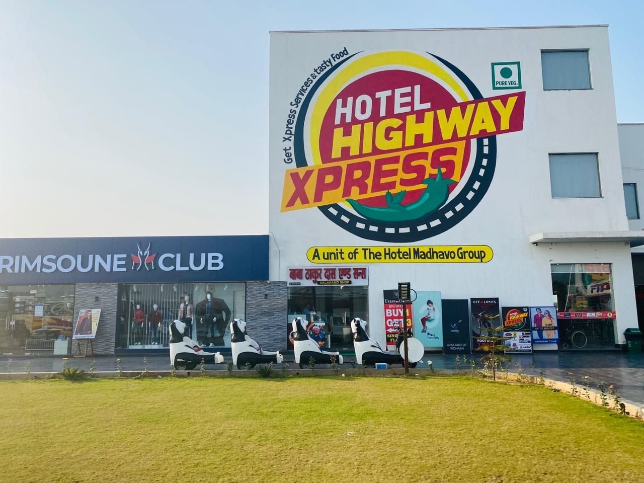 Hotel Highway Xpress facade, shops and front lawn